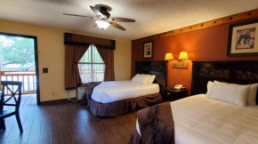 River Ranch COURTYARD SUITE with Private Porch! Walk to Pool and Rodeo! Top Floor Unit 257